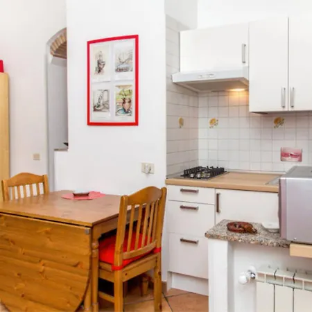 Apartmán Charming Near The Colosseum In Rome, 45 M² With Balcony *