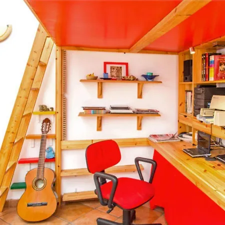 Charming Near The Colosseum In 45 M² With Balcony * רומא