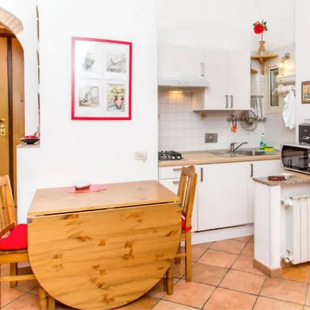 Charming Near The Colosseum In Rome, 45 M² With Balcony * Řím