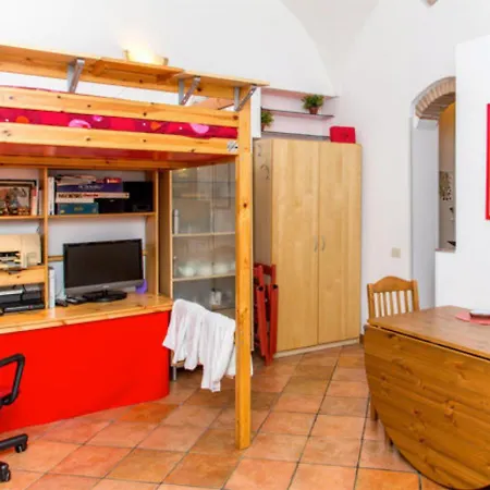 Charming Near The Colosseum In Rome, 45 M² With Balcony *