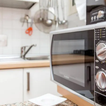 Charming Near The Colosseum In Rome, 45 M² With Balcony