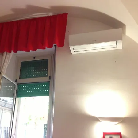 Charming Near The Colosseum In Rome, 45 M² With Balcony 아파트 *