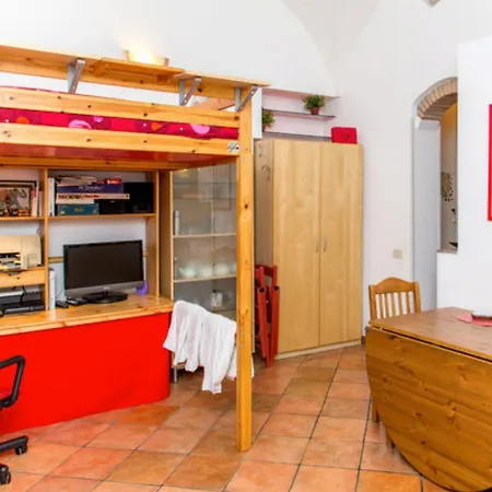 Charming Near The Colosseum In Rome, 45 M² With Balcony *