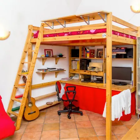 Charming Near The Colosseum In Rome, 45 M² With Balcony *