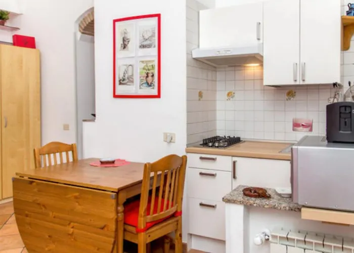 Lejlighed Charming Near The Colosseum In Rome, 45 M² With Balcony *