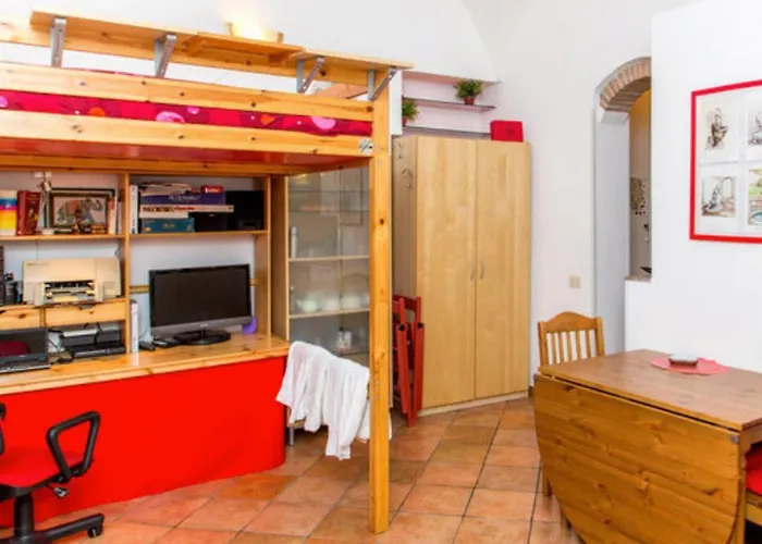 Charming Near The Colosseum In Rome, 45 M² With Balcony *