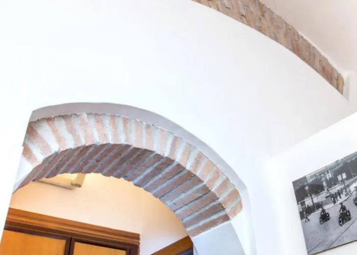Charming Near The Colosseum In Rome, 45 M² With Balcony *