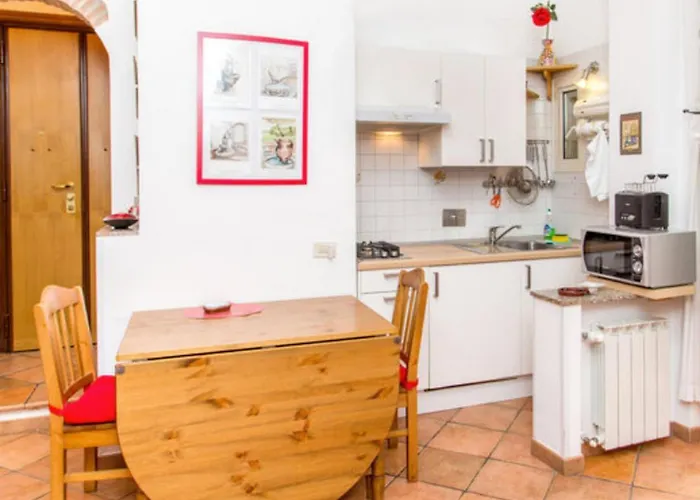 Charming Near The Colosseum In Rome, 45 M² With Balcony * Rom